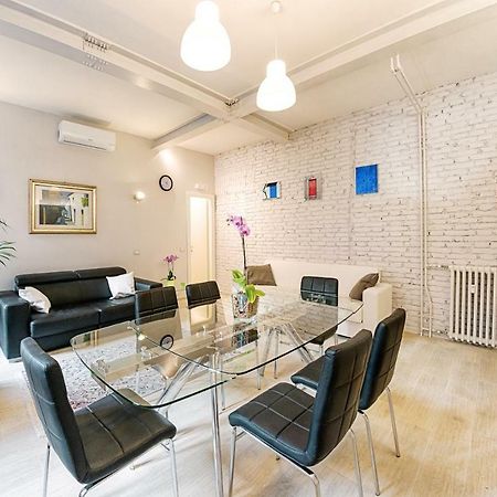 Modern Apartment Near Colosseum Rome Bagian luar foto