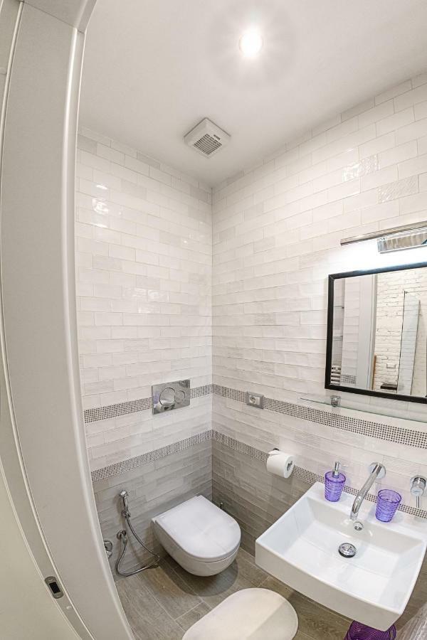 Modern Apartment Near Colosseum Rome Bagian luar foto