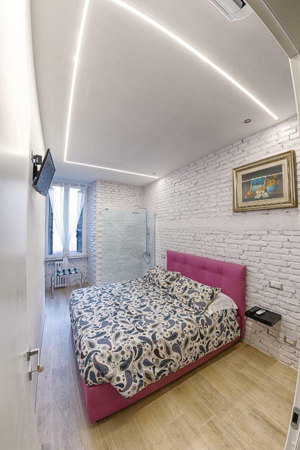 Modern Apartment Near Colosseum Rome Bagian luar foto