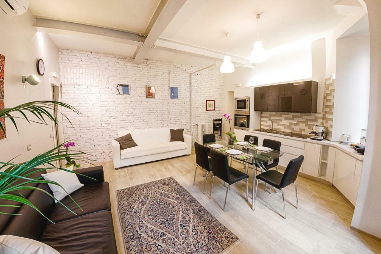 Modern Apartment Near Colosseum Rome Bagian luar foto
