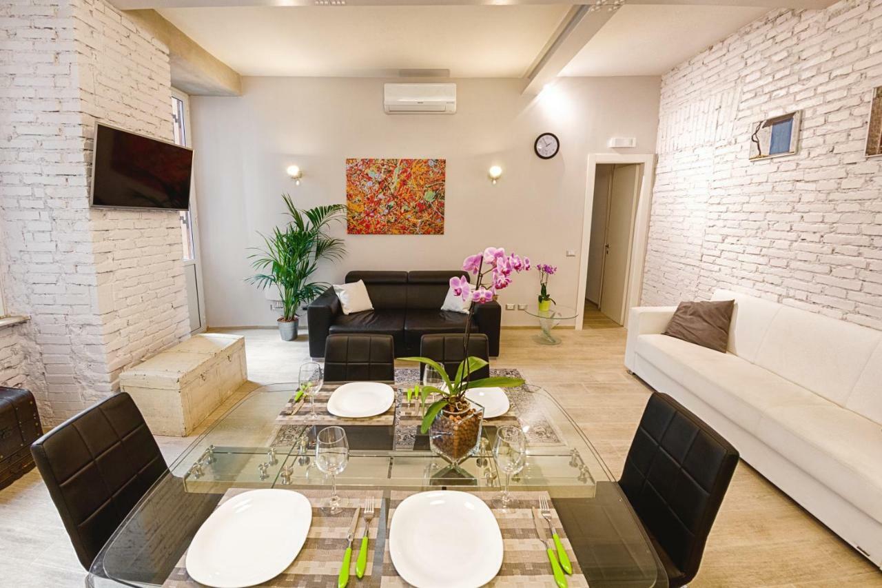 Modern Apartment Near Colosseum Rome Bagian luar foto