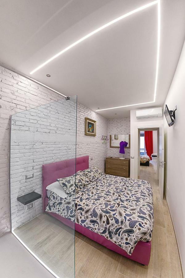 Modern Apartment Near Colosseum Rome Bagian luar foto