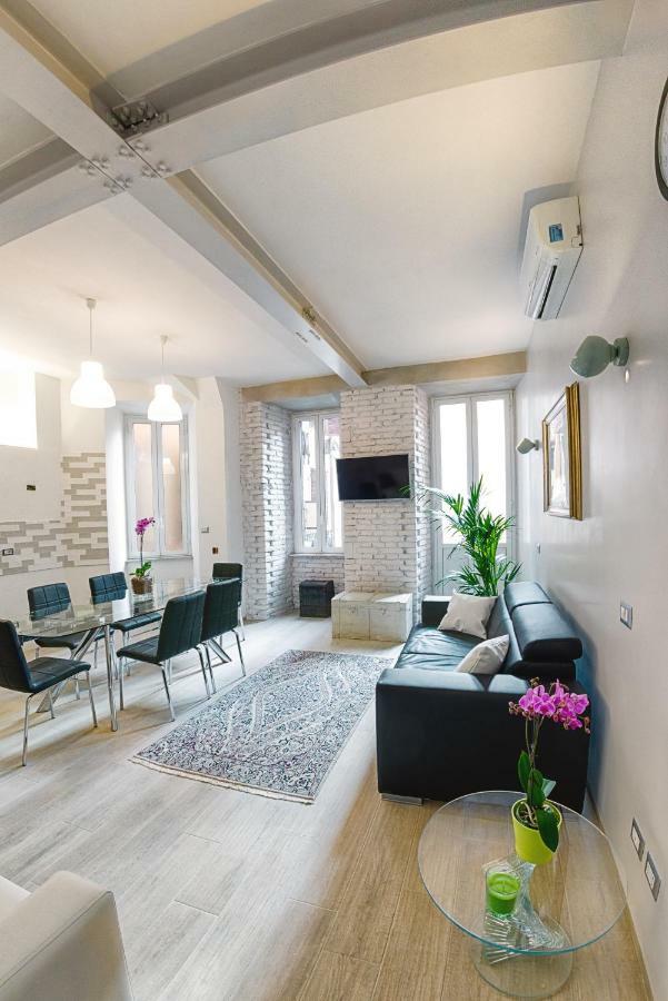 Modern Apartment Near Colosseum Rome Bagian luar foto