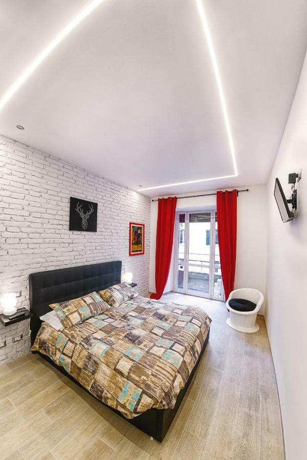 Modern Apartment Near Colosseum Rome Bagian luar foto